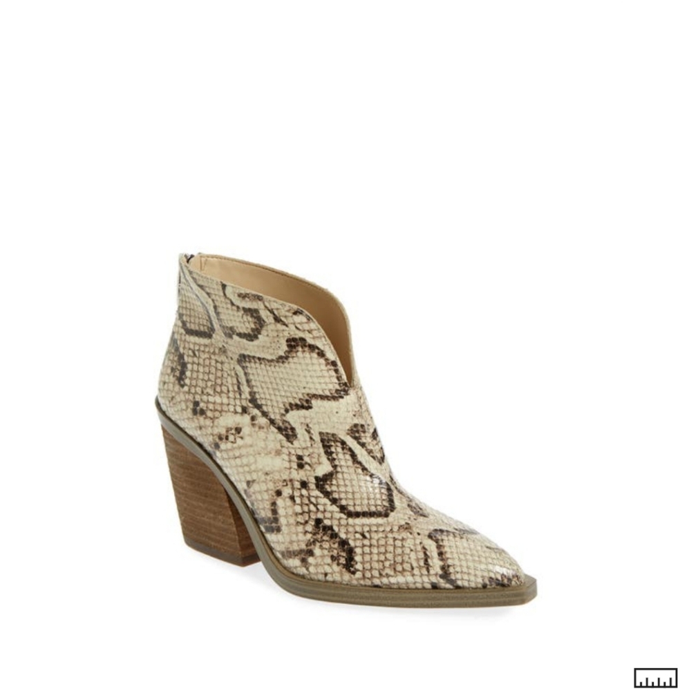 VINCE CAMUTO bootie